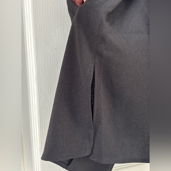 Haute Monde long Black Classy & Lightweight Layering coat!
LARGE - Picture 10 of 15